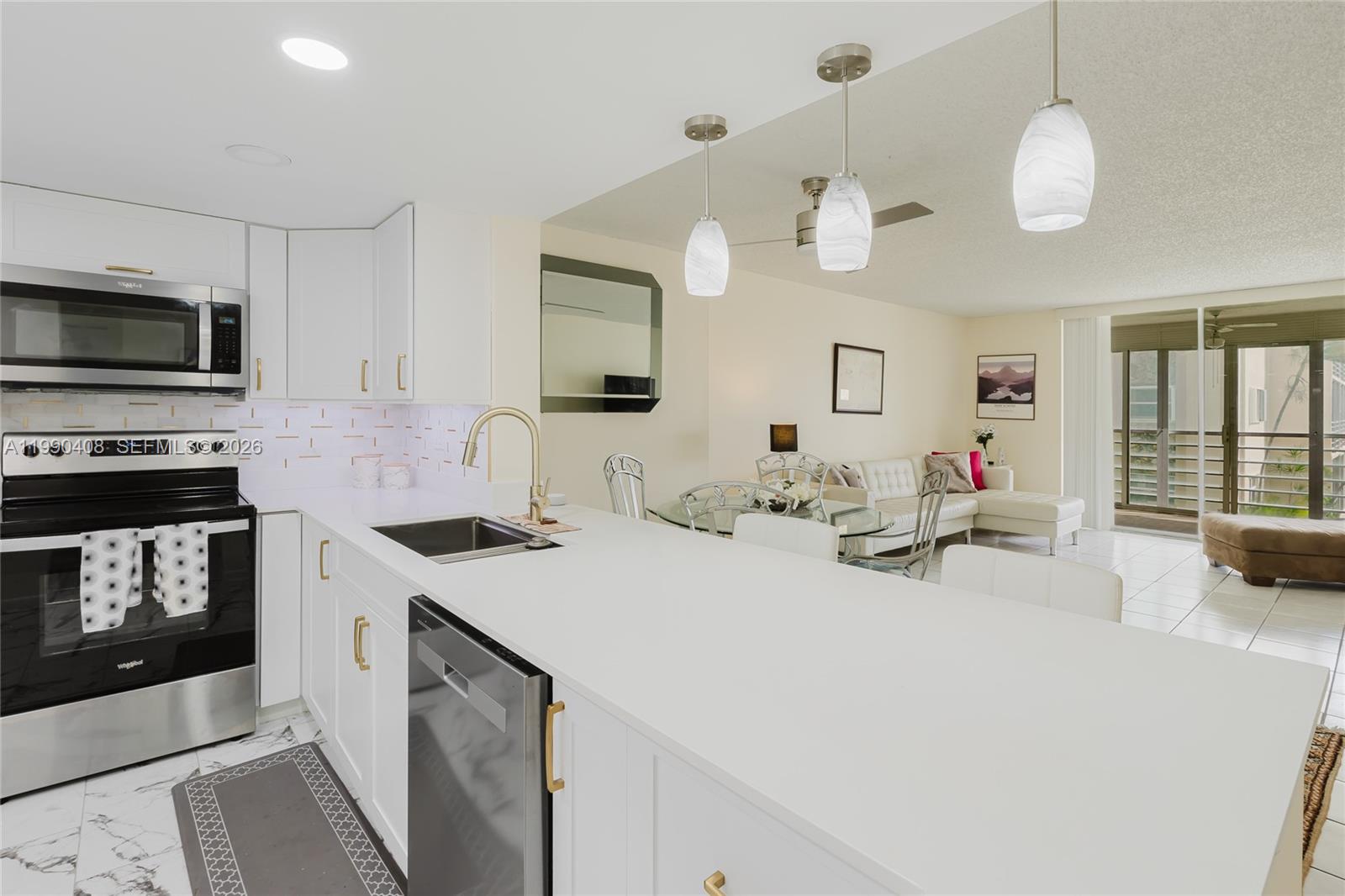 424 SE 10th St #204, Dania Beach FL 33004