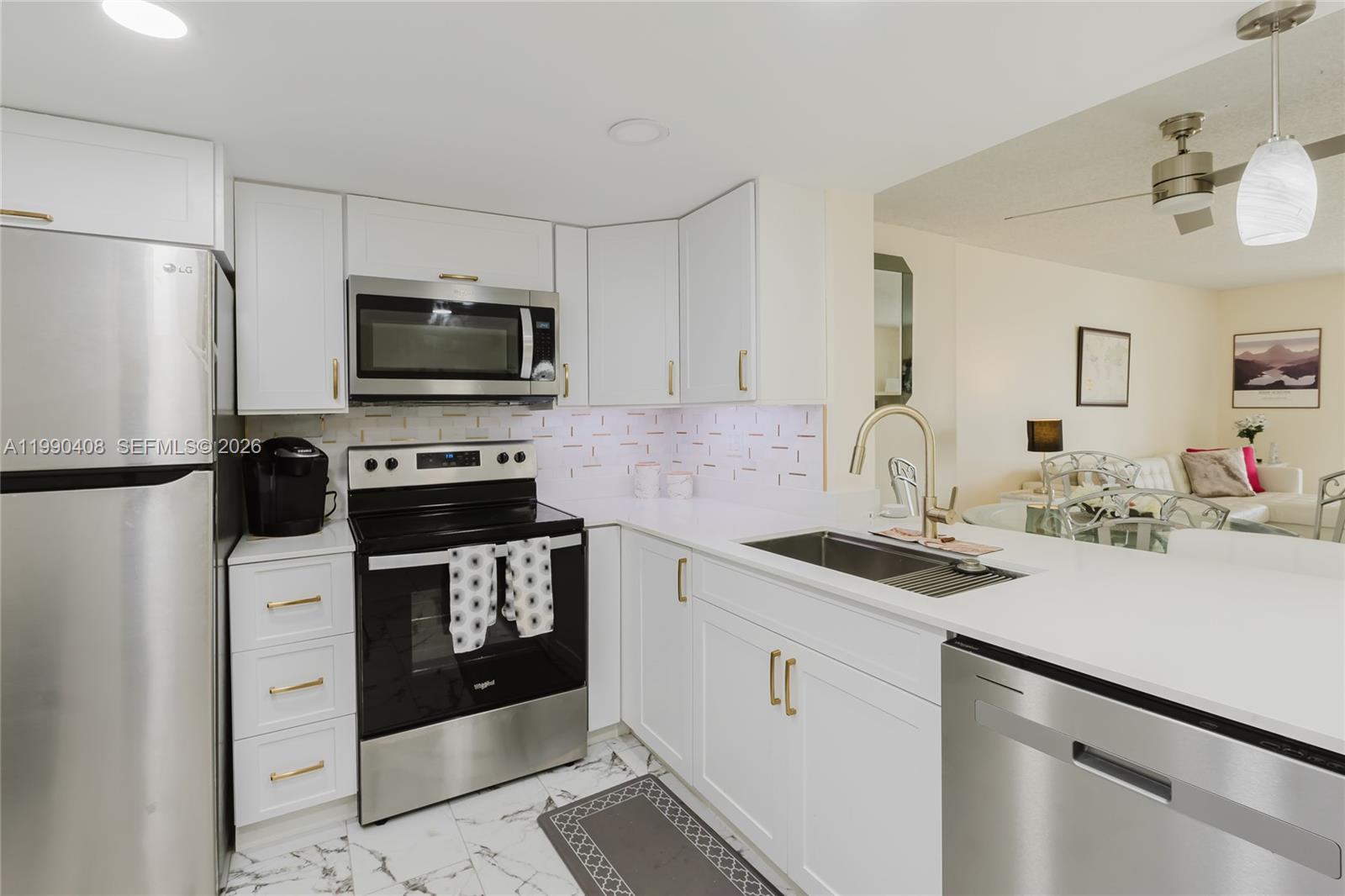 424 SE 10th St #204, Dania Beach FL 33004