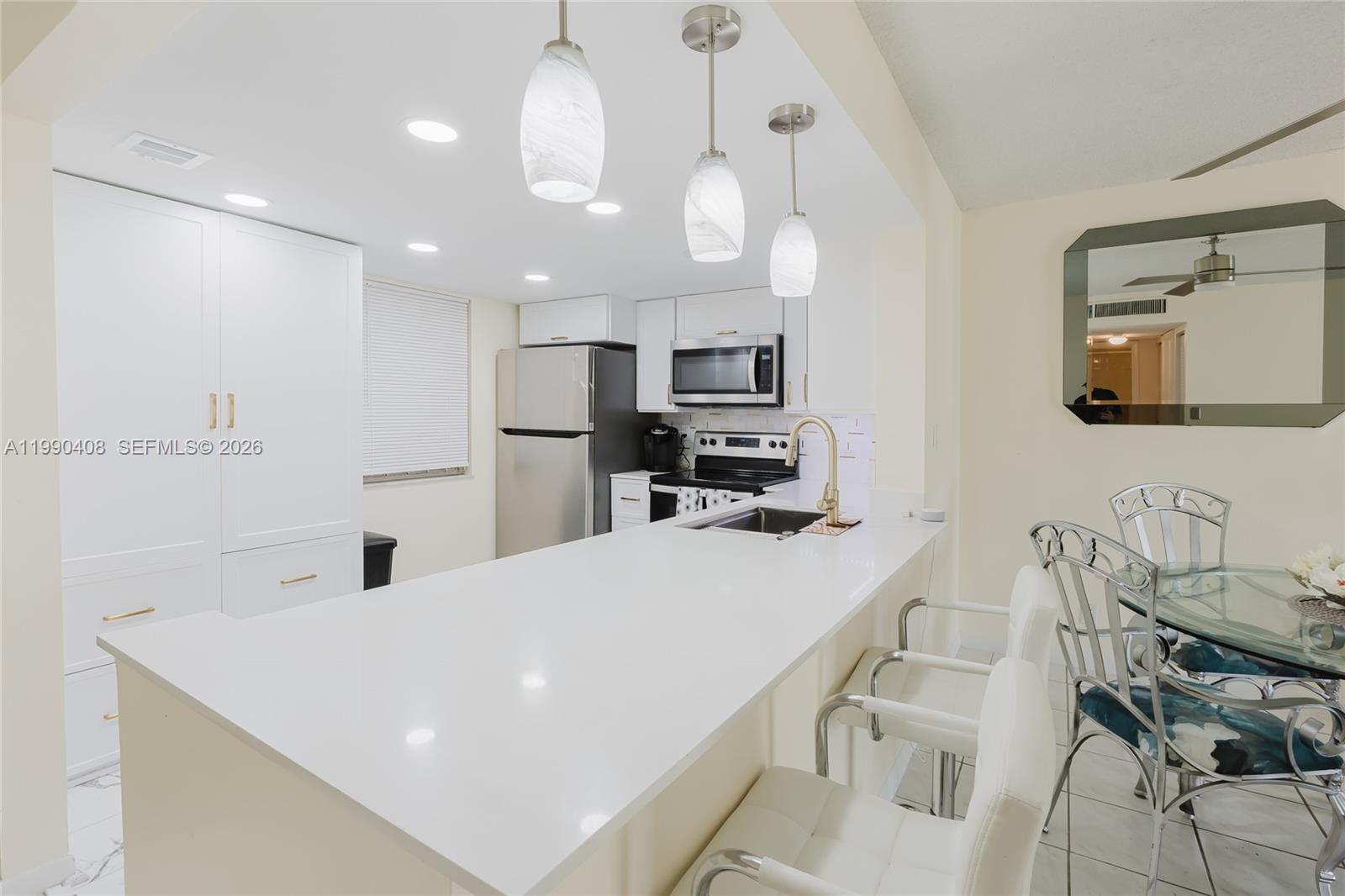 424 SE 10th St #204, Dania Beach FL 33004