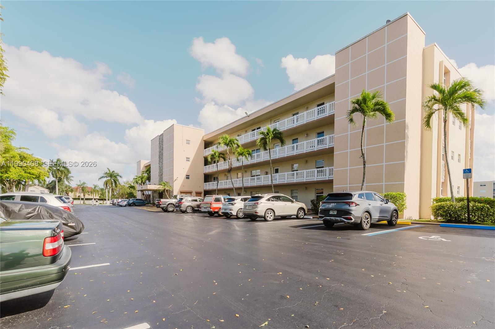 424 SE 10th St #204, Dania Beach FL 33004