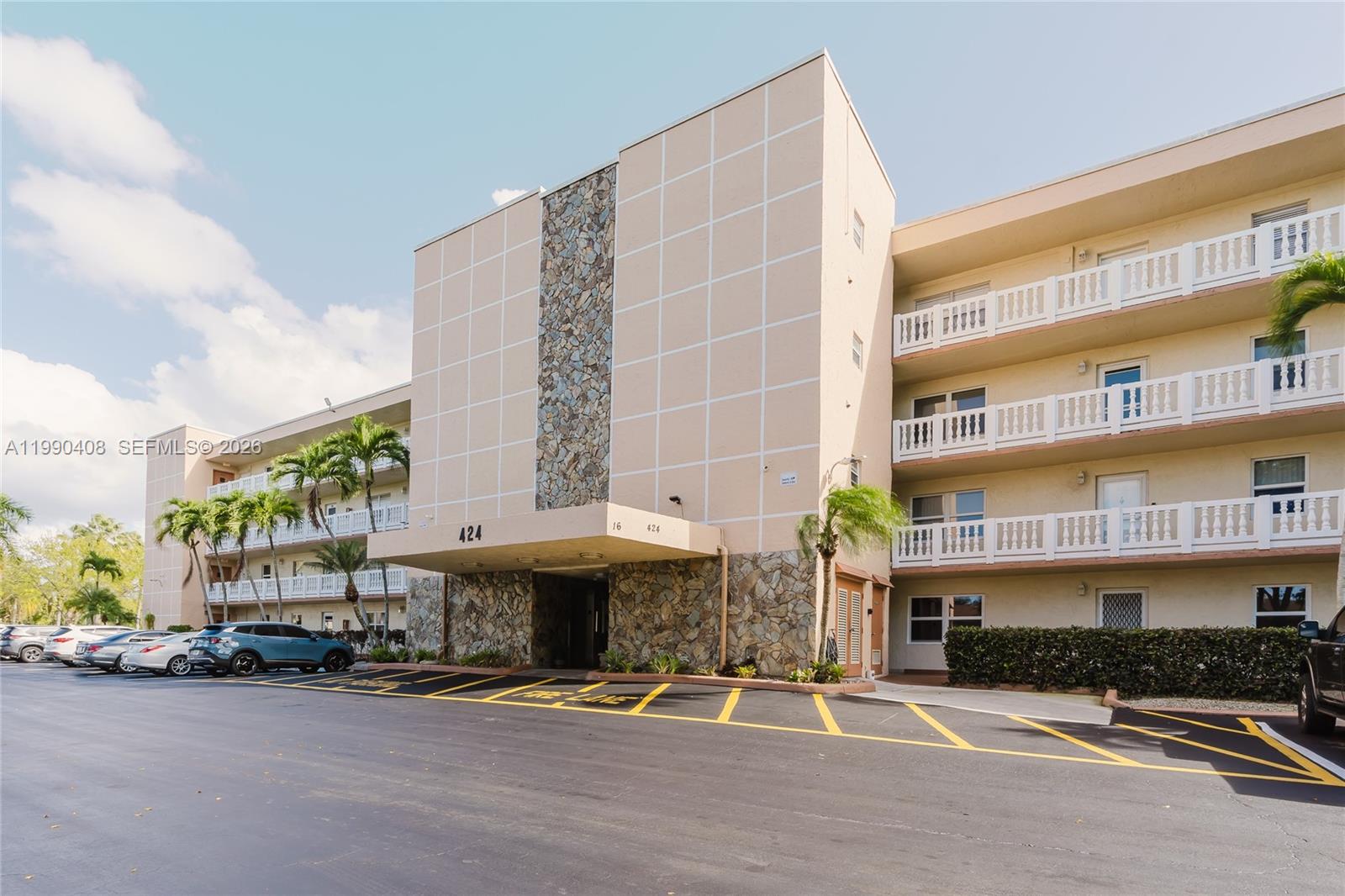 424 SE 10th St #204, Dania Beach FL 33004