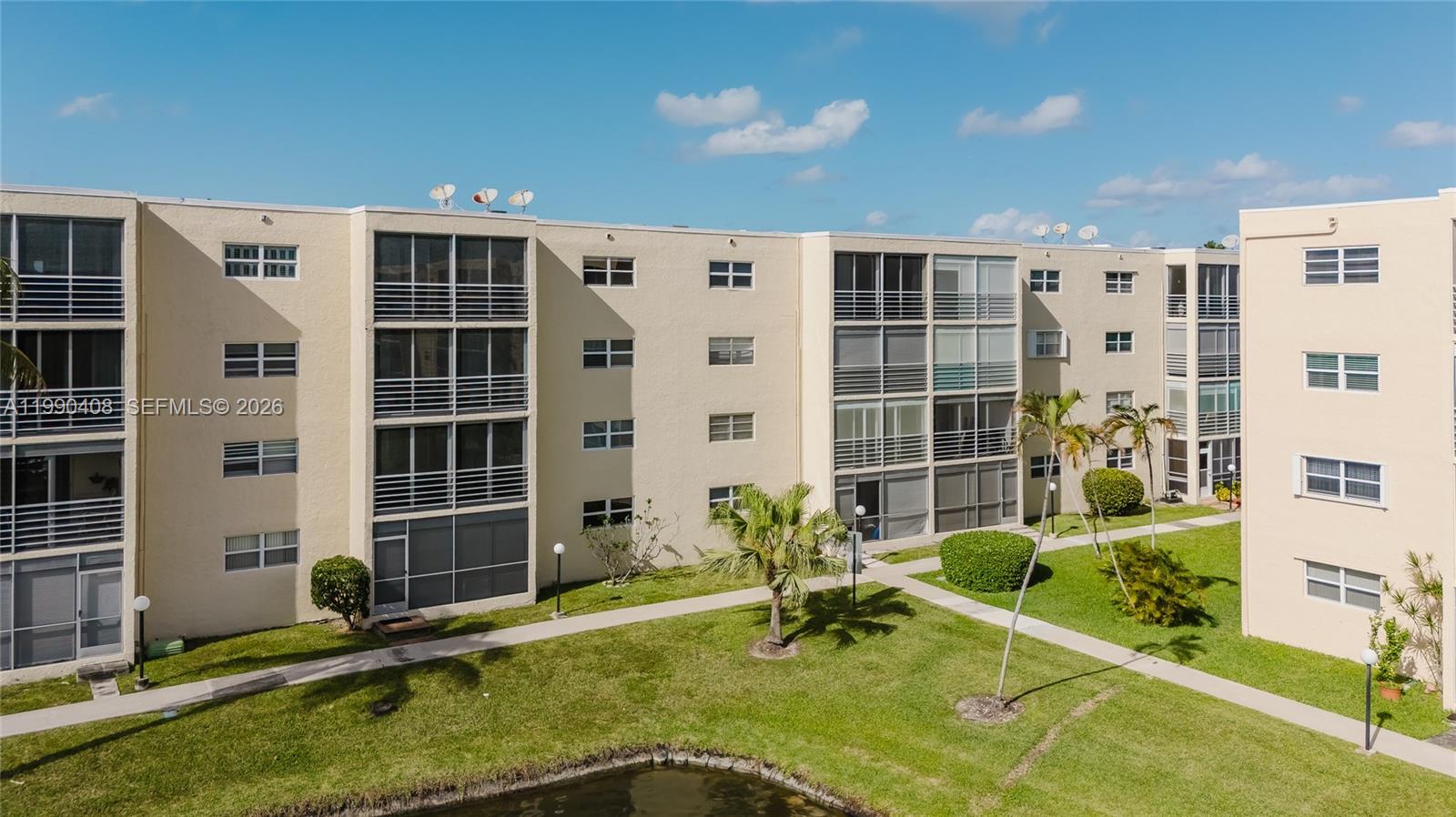 424 SE 10th St #204, Dania Beach FL 33004