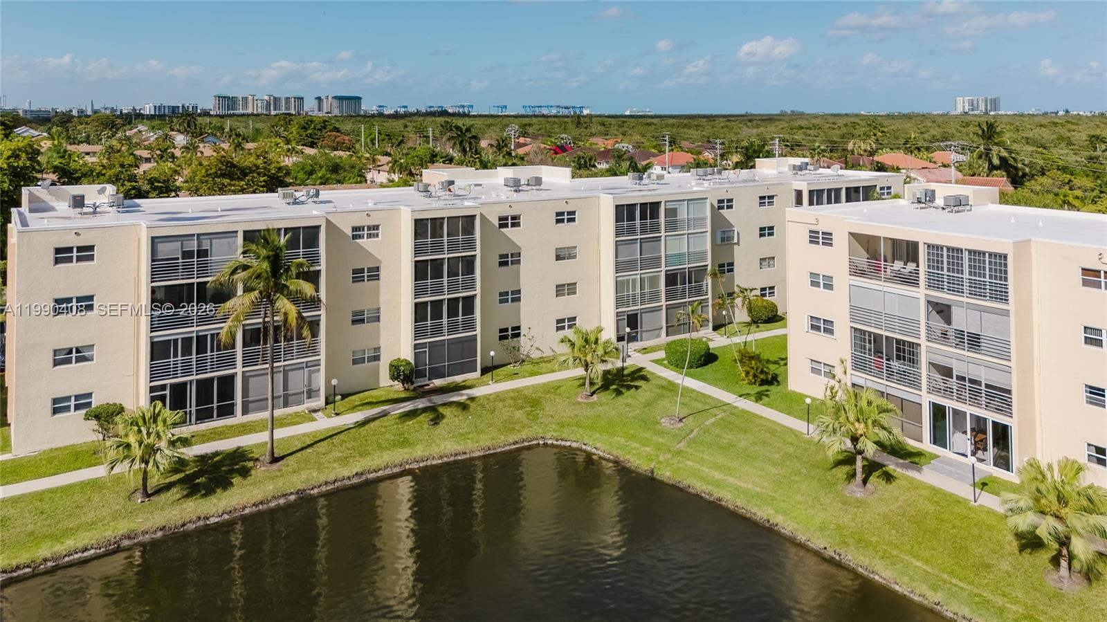 424 SE 10th St #204, Dania Beach FL 33004