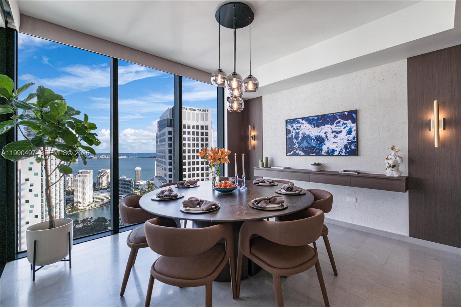 68 SE 6th St #3711, Miami FL 33131