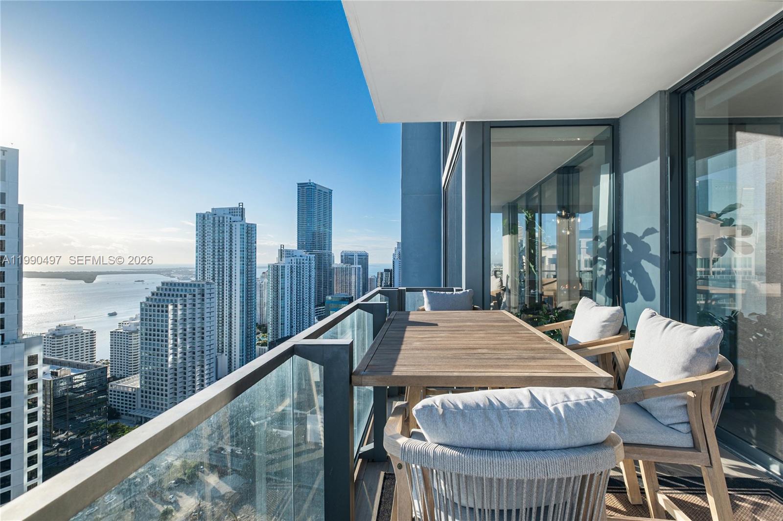 68 SE 6th St #3711, Miami FL 33131