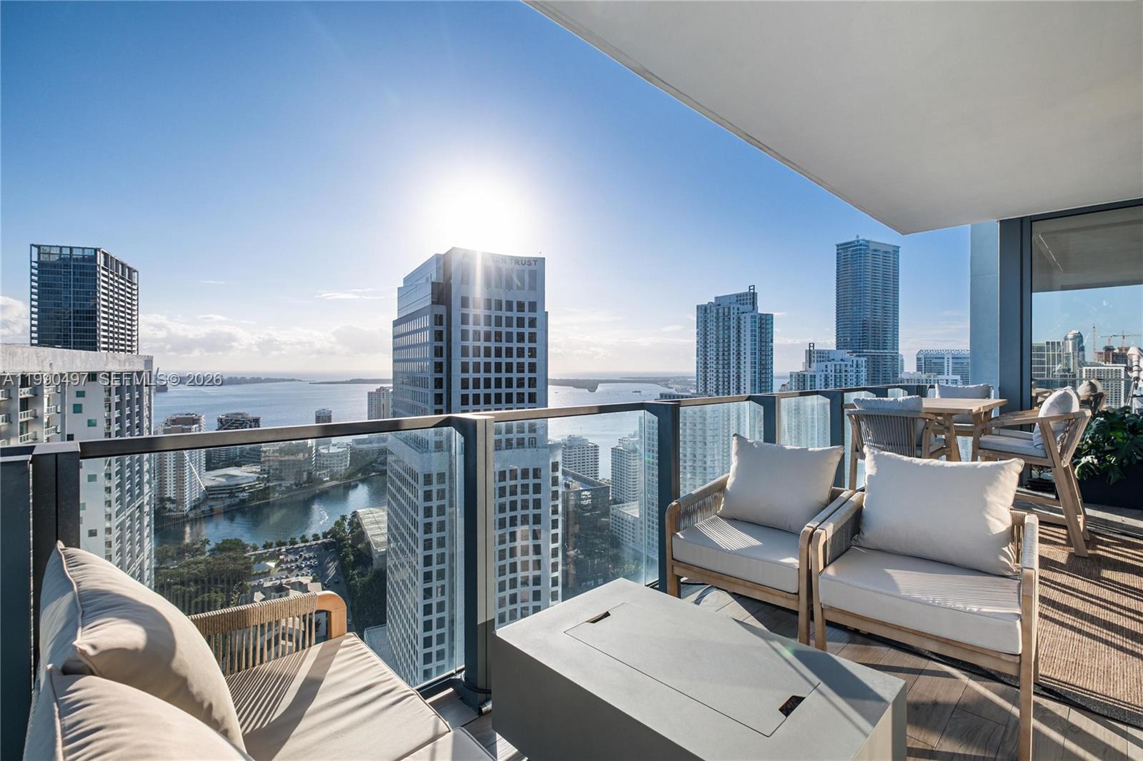 68 SE 6th St #3711, Miami FL 33131