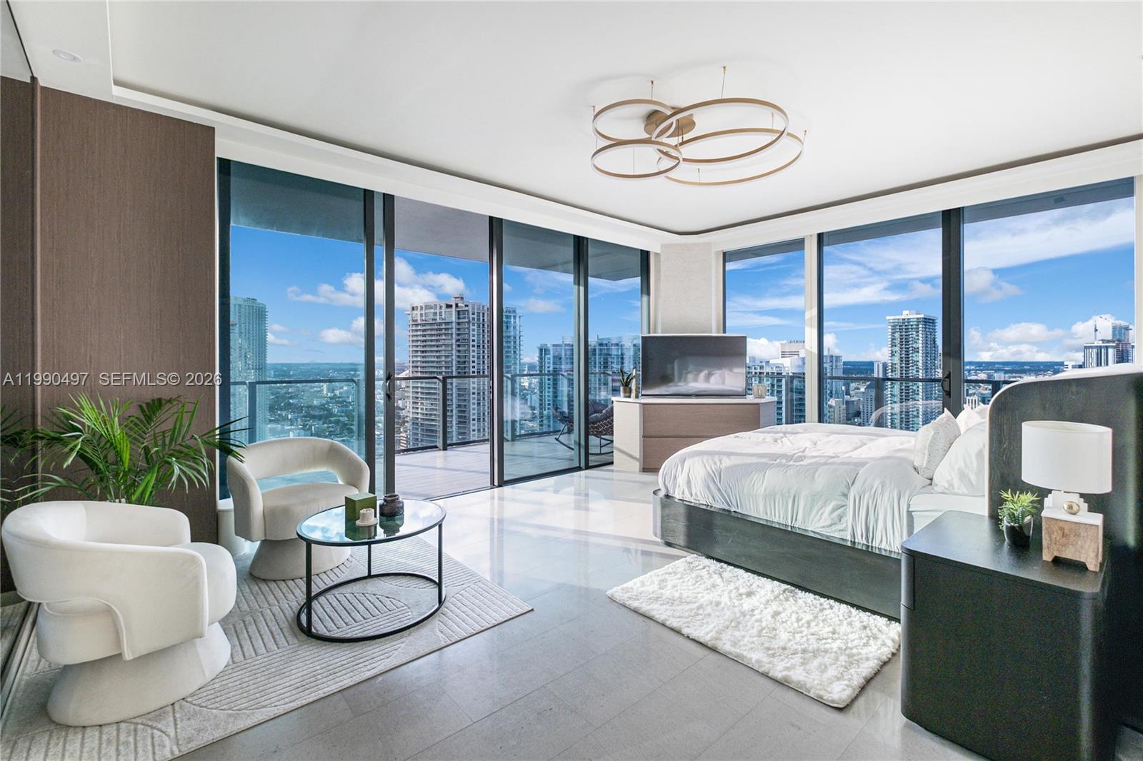 68 SE 6th St #3711, Miami FL 33131