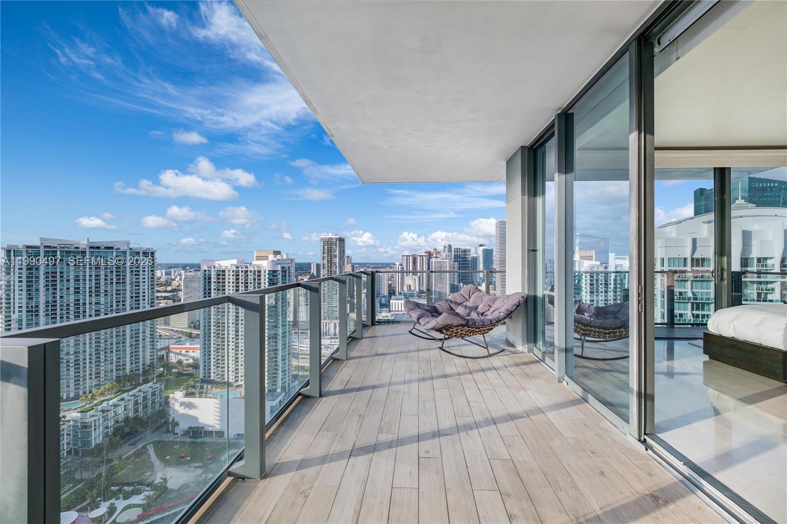 68 SE 6th St #3711, Miami FL 33131