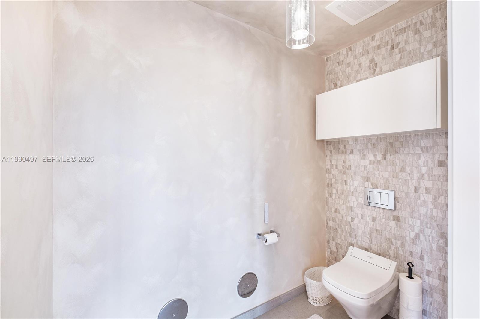 68 SE 6th St #3711, Miami FL 33131
