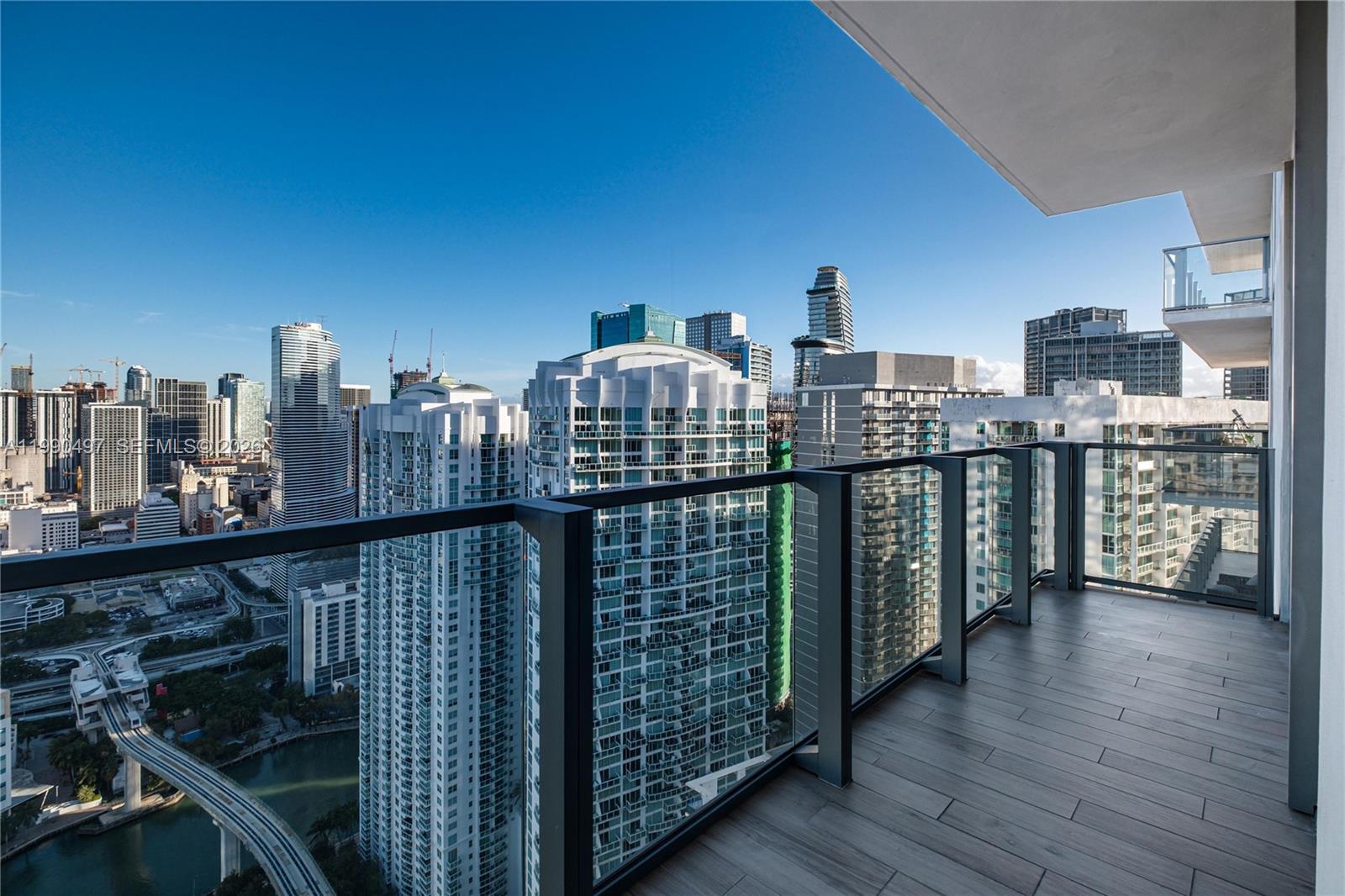 68 SE 6th St #3711, Miami FL 33131