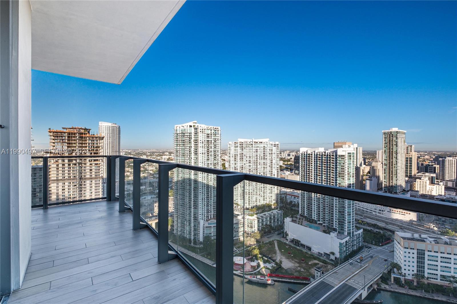 68 SE 6th St #3711, Miami FL 33131