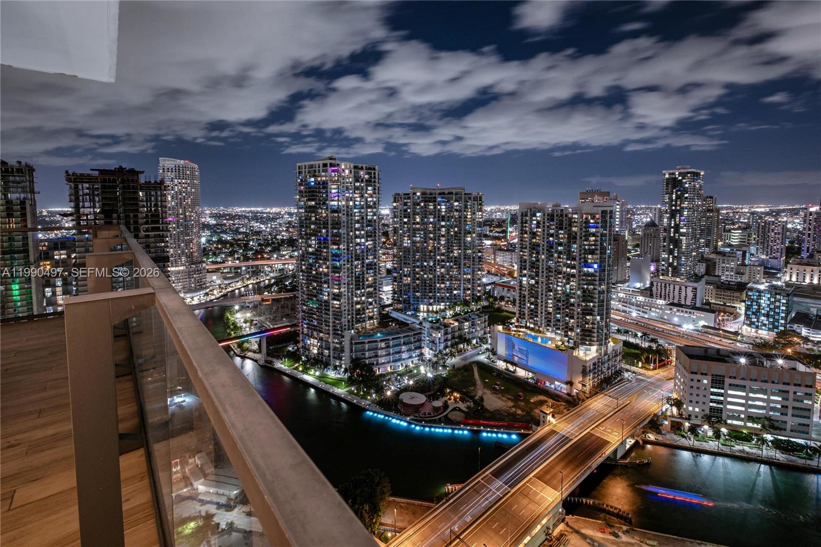 68 SE 6th St #3711, Miami FL 33131