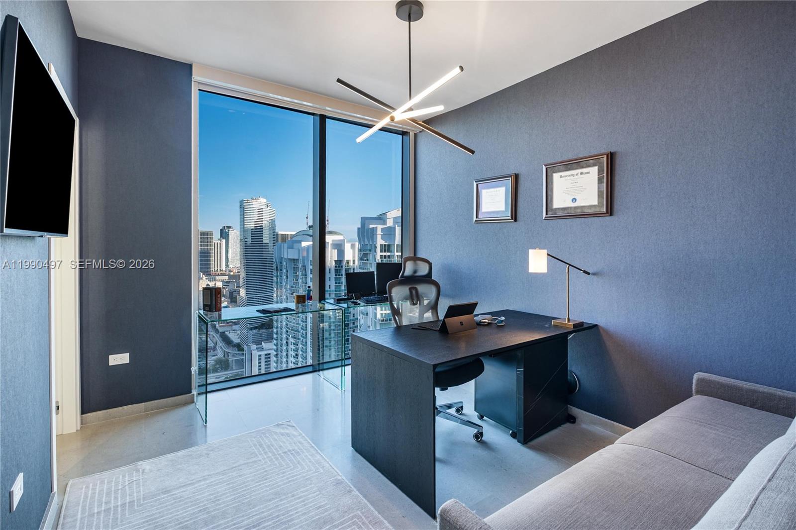 68 SE 6th St #3711, Miami FL 33131