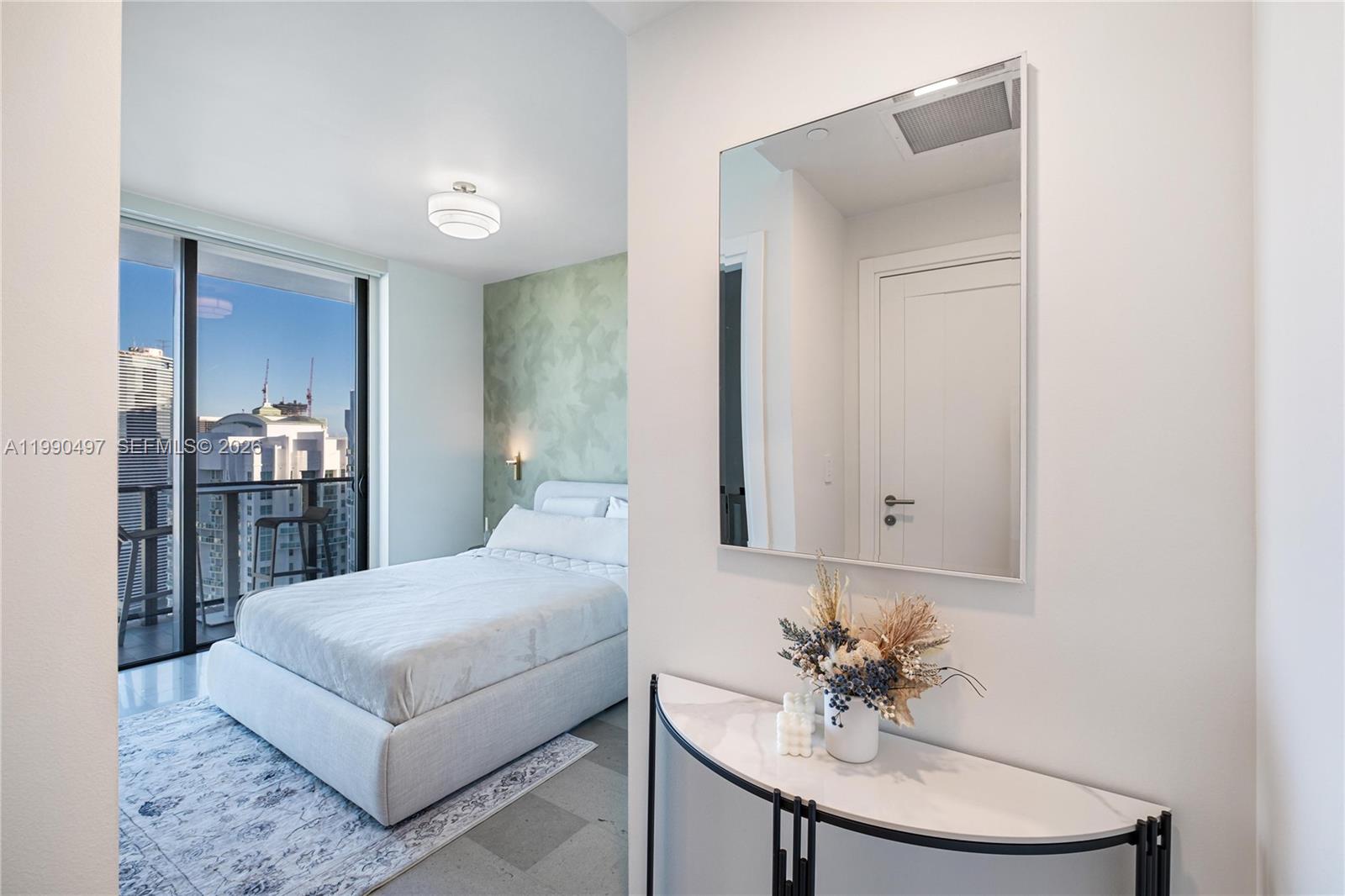68 SE 6th St #3711, Miami FL 33131