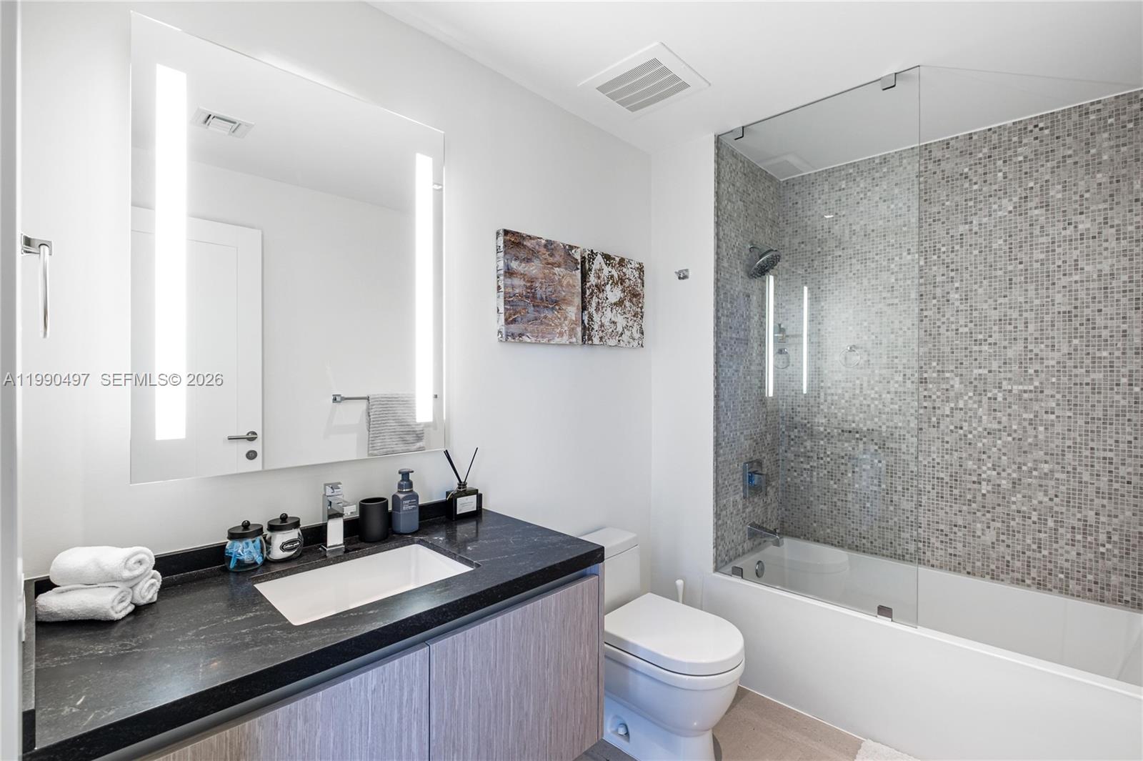 68 SE 6th St #3711, Miami FL 33131