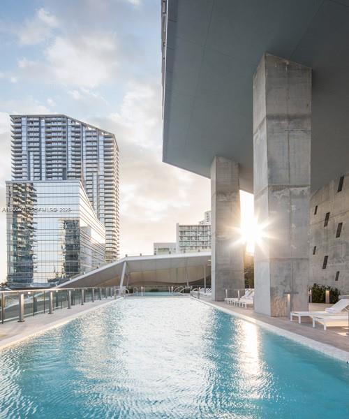 68 SE 6th St #3711, Miami FL 33131