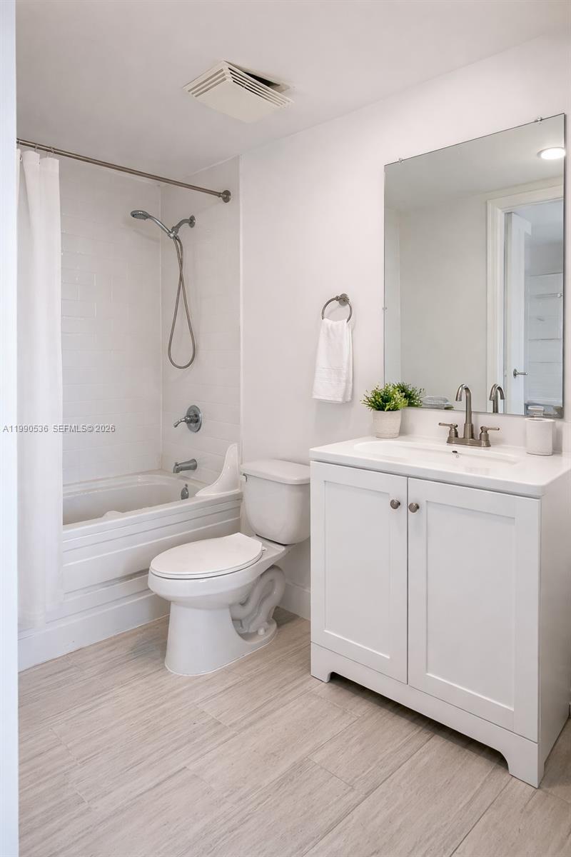 690 SW 1st Ct #2725, Miami FL 33130
