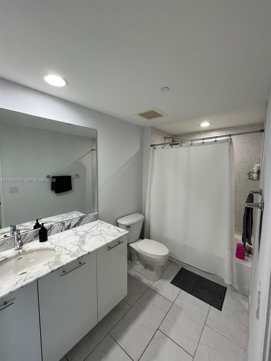 951 Brickell Ave #2507, Miami FL 33131