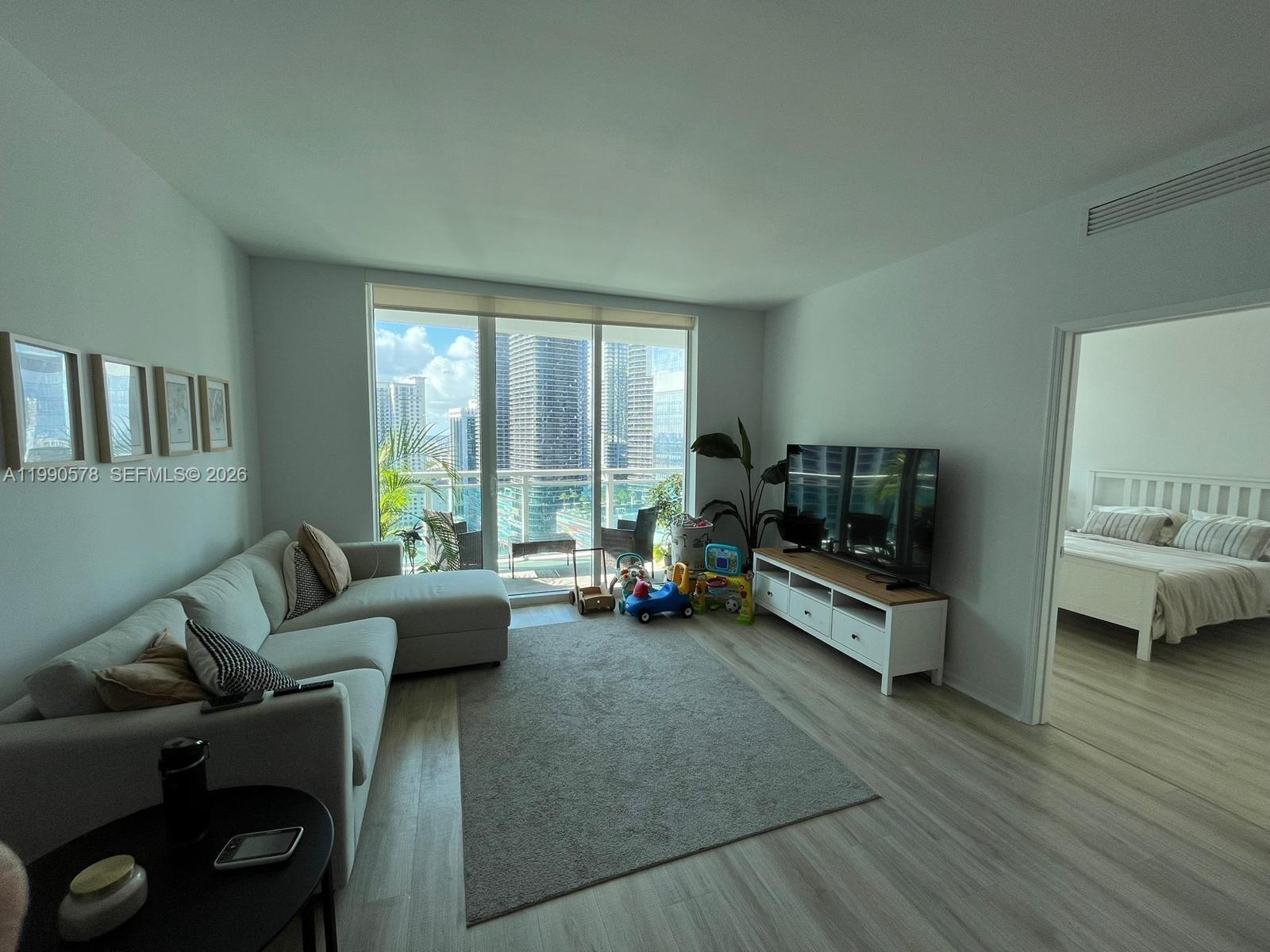 951 Brickell Ave #2507, Miami FL 33131