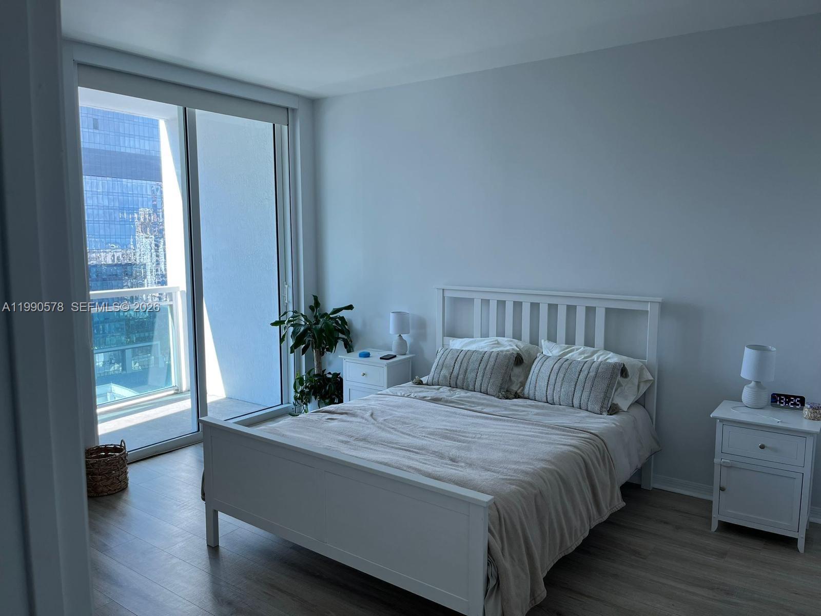 951 Brickell Ave #2507, Miami FL 33131