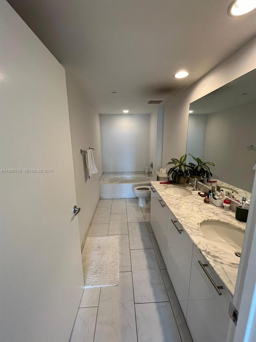 951 Brickell Ave #2507, Miami FL 33131