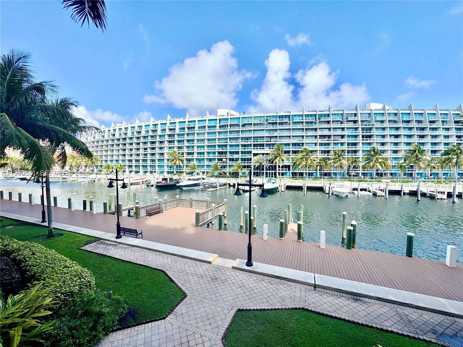3001 NE 185th St #213, Aventura FL 33180