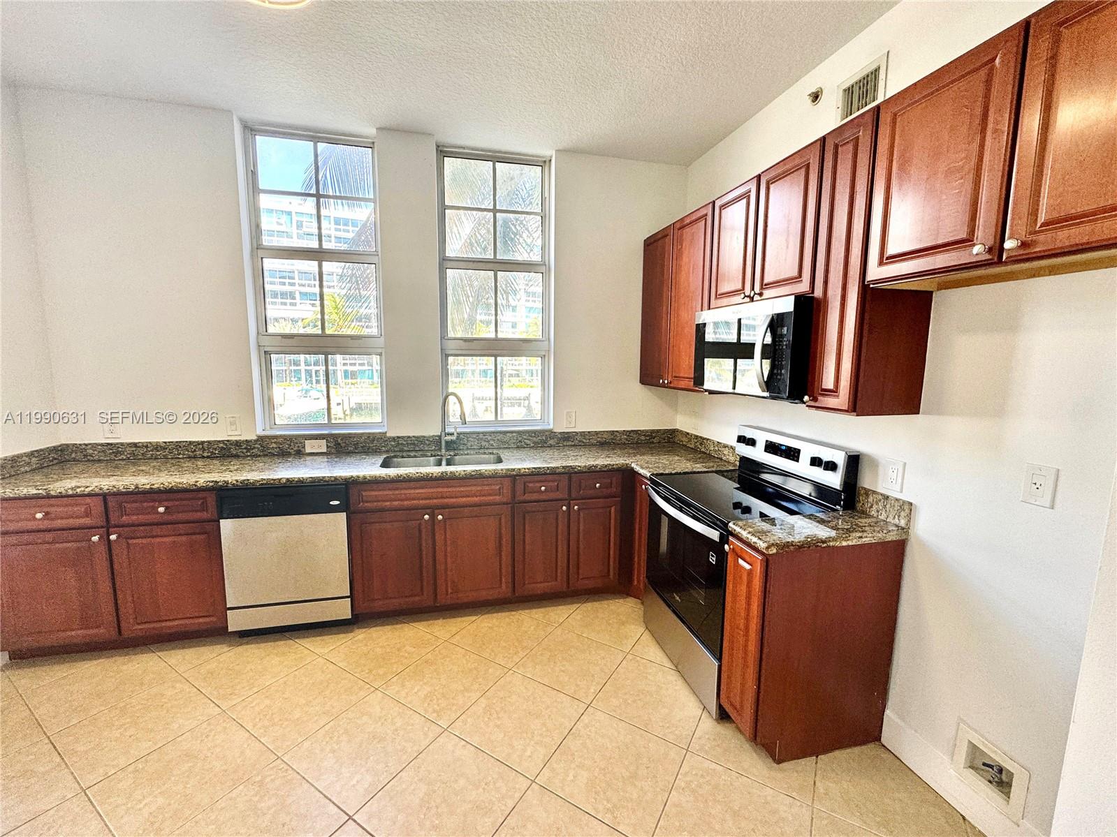3001 NE 185th St #213, Aventura FL 33180