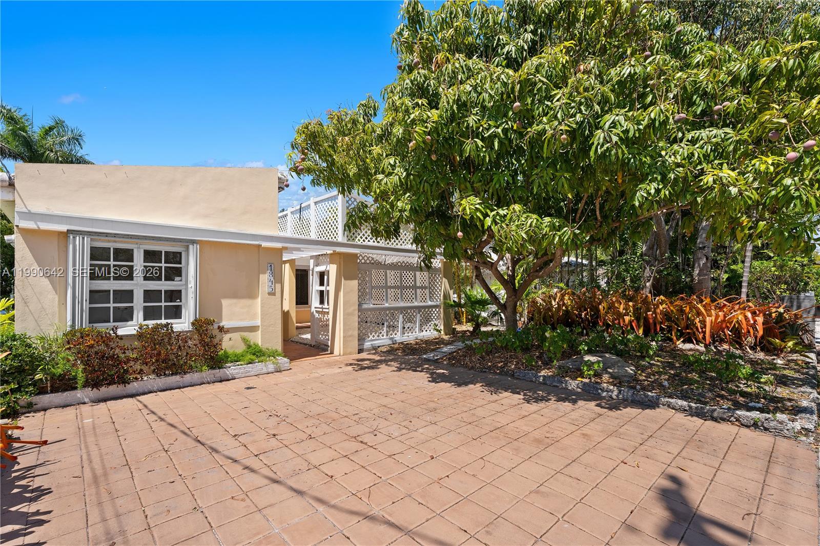 1845 Daytonia Rd, Miami Beach FL 33141