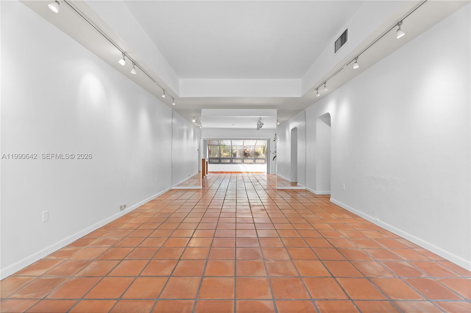 1845 Daytonia Rd, Miami Beach FL 33141