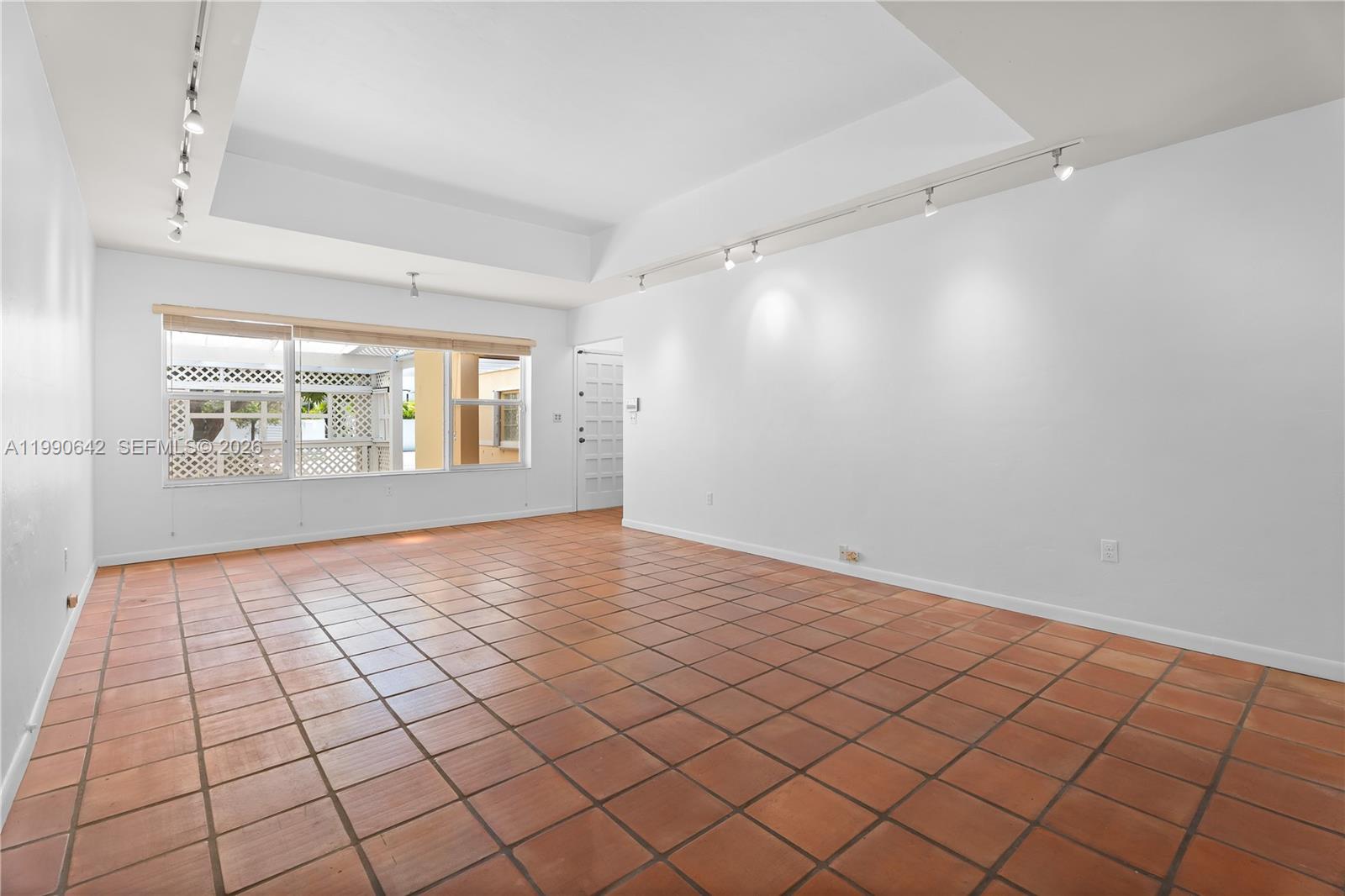 1845 Daytonia Rd, Miami Beach FL 33141