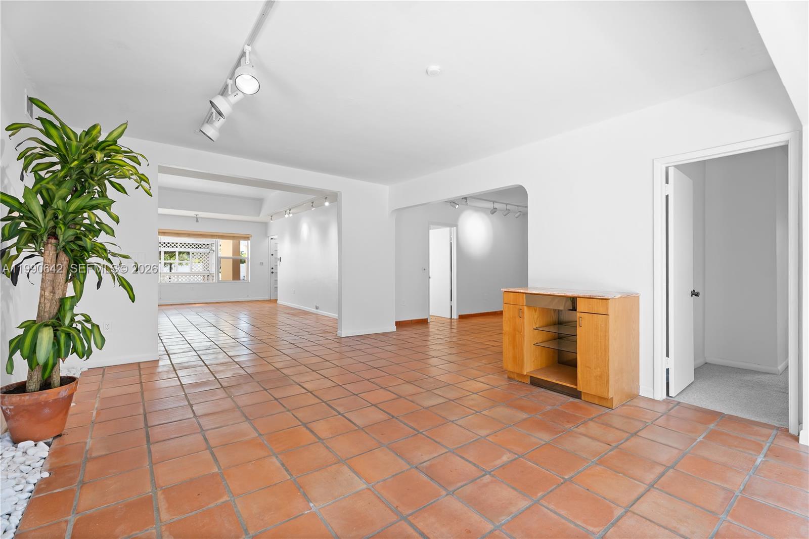 1845 Daytonia Rd, Miami Beach FL 33141