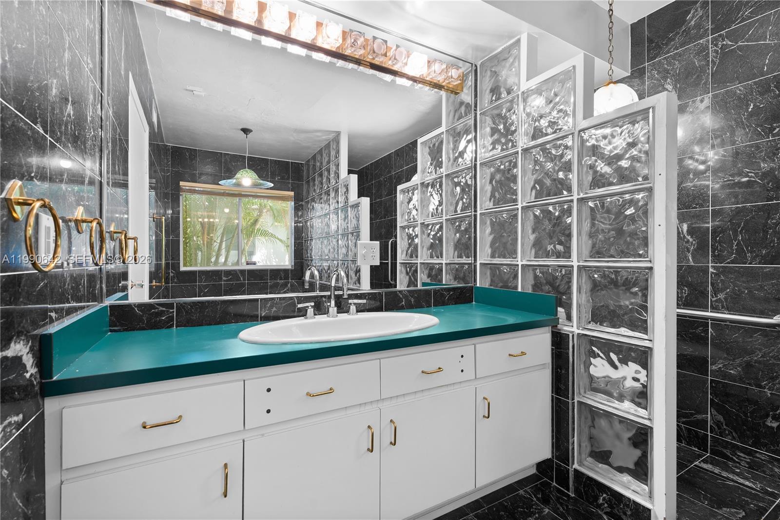 1845 Daytonia Rd, Miami Beach FL 33141