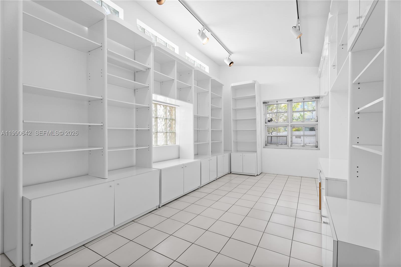 1845 Daytonia Rd, Miami Beach FL 33141