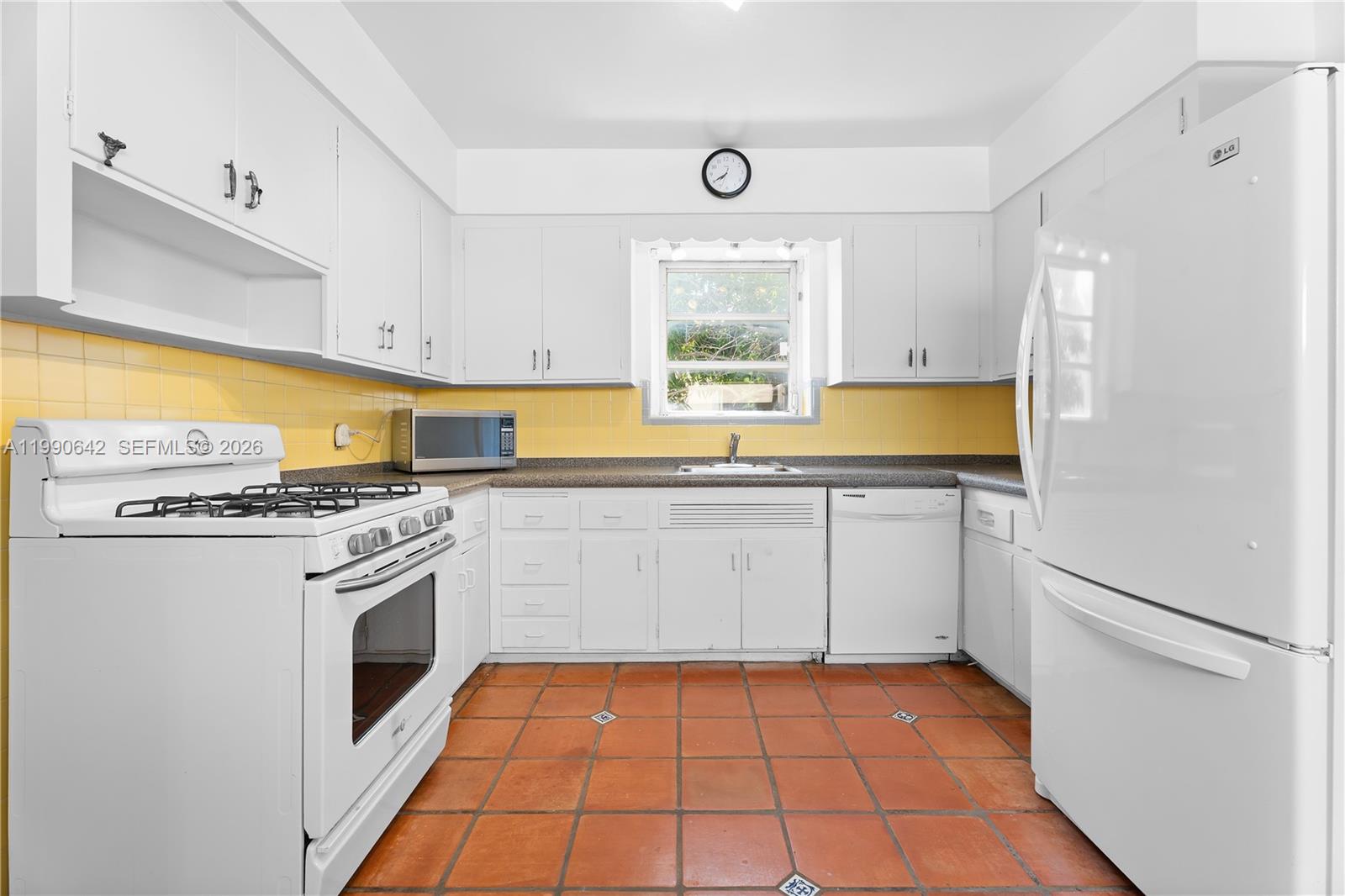 1845 Daytonia Rd, Miami Beach FL 33141