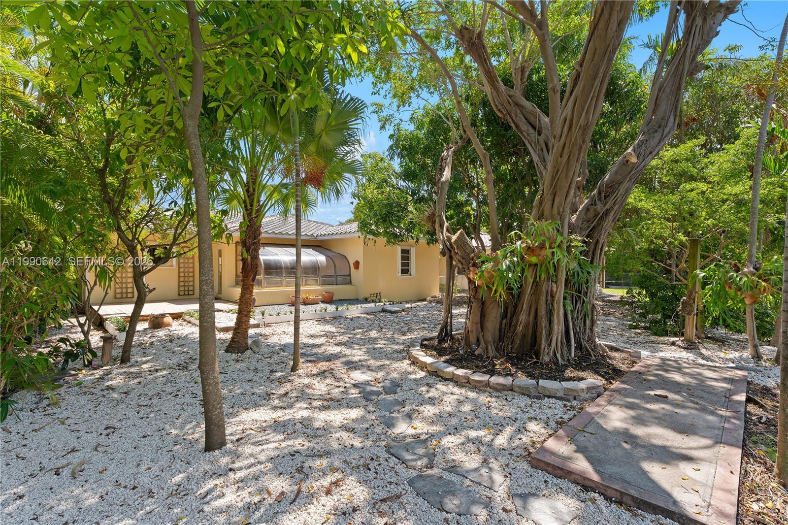 1845 Daytonia Rd, Miami Beach FL 33141