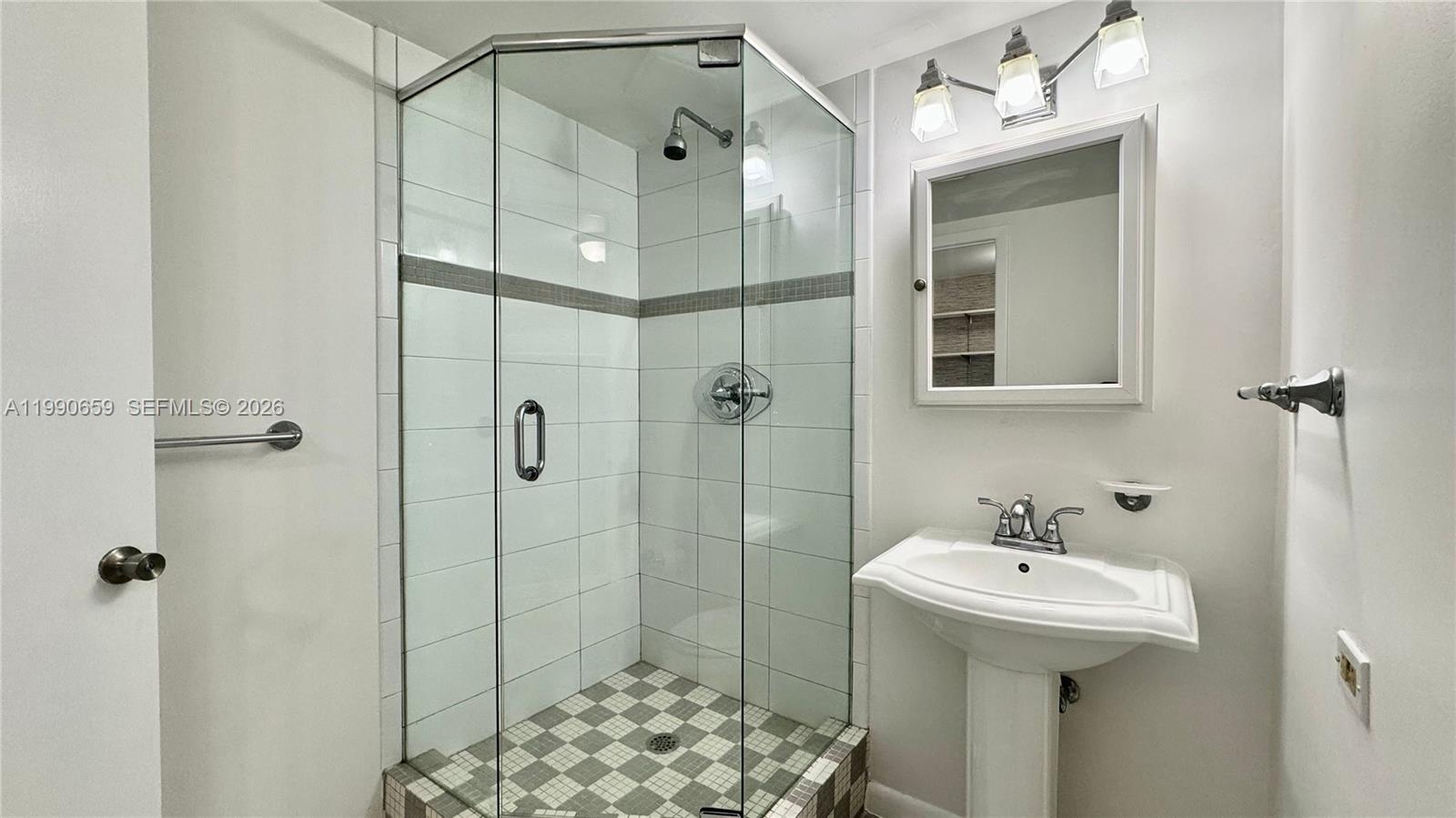 130 S Shore Dr #4B, Miami Beach FL 33141