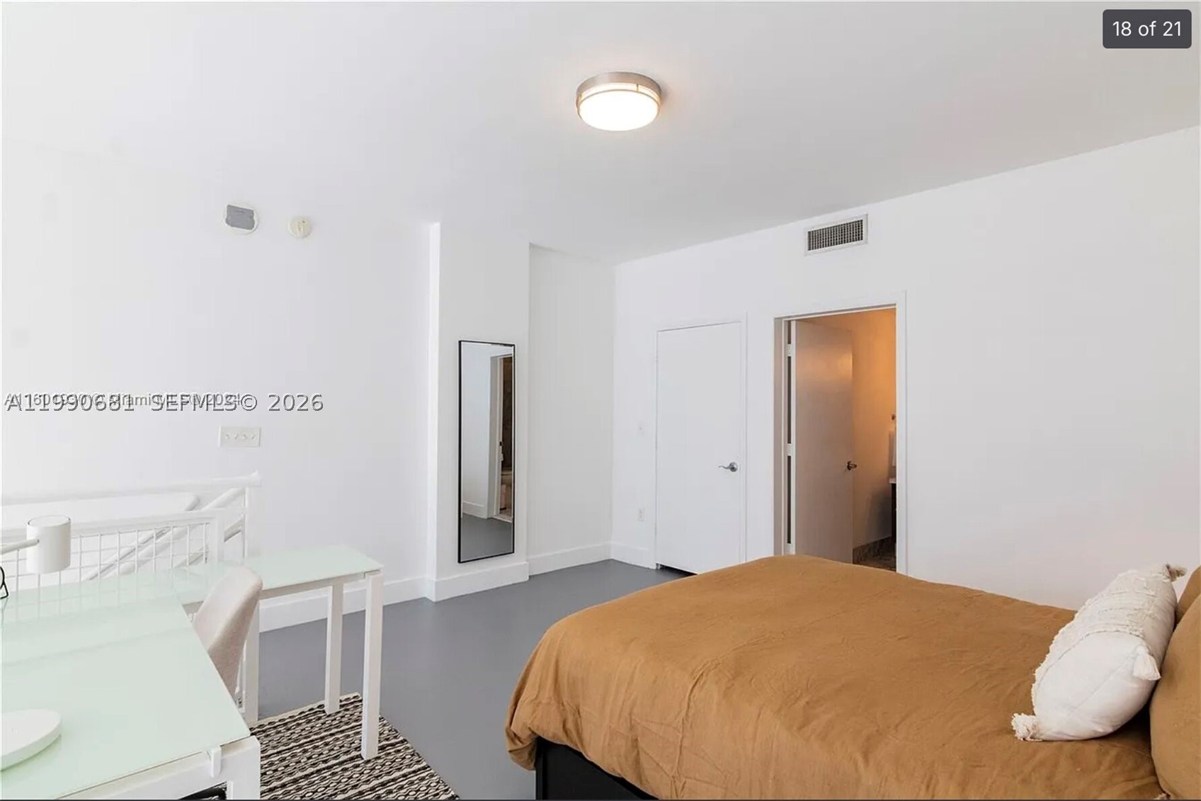 253 NE 2nd St #617, Miami FL 33132