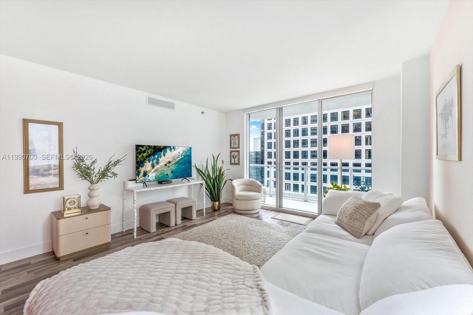 500 Brickell Ave #1810, Miami FL 33131