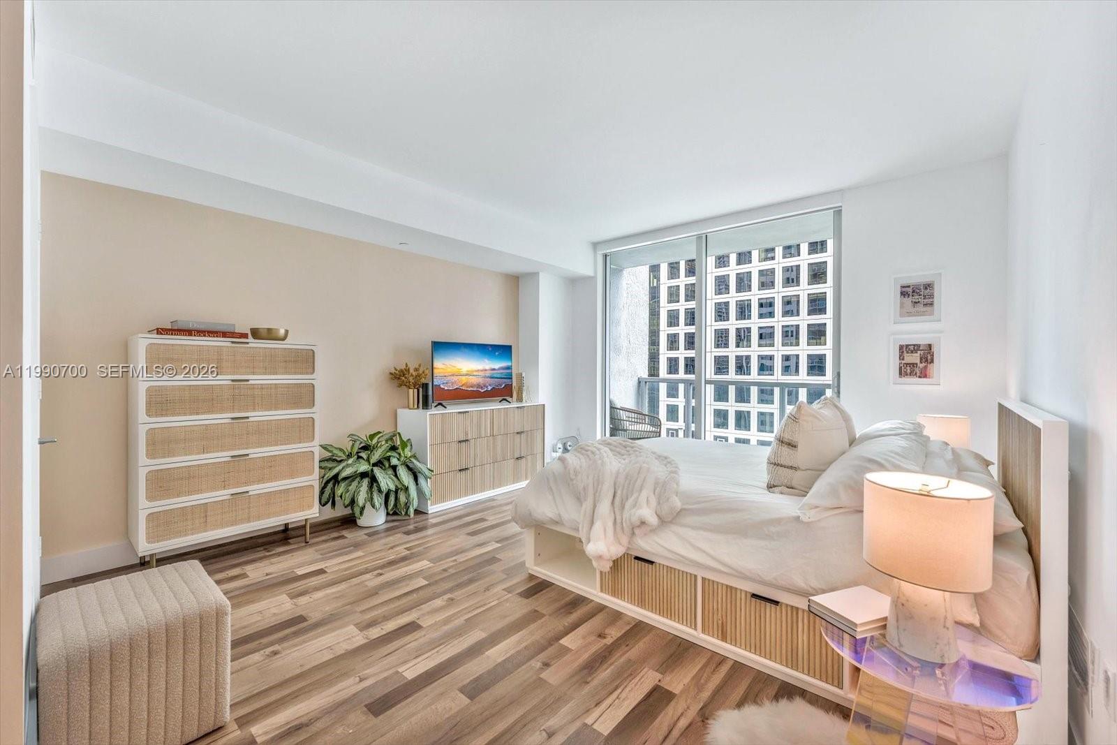 500 Brickell Ave #1810, Miami FL 33131