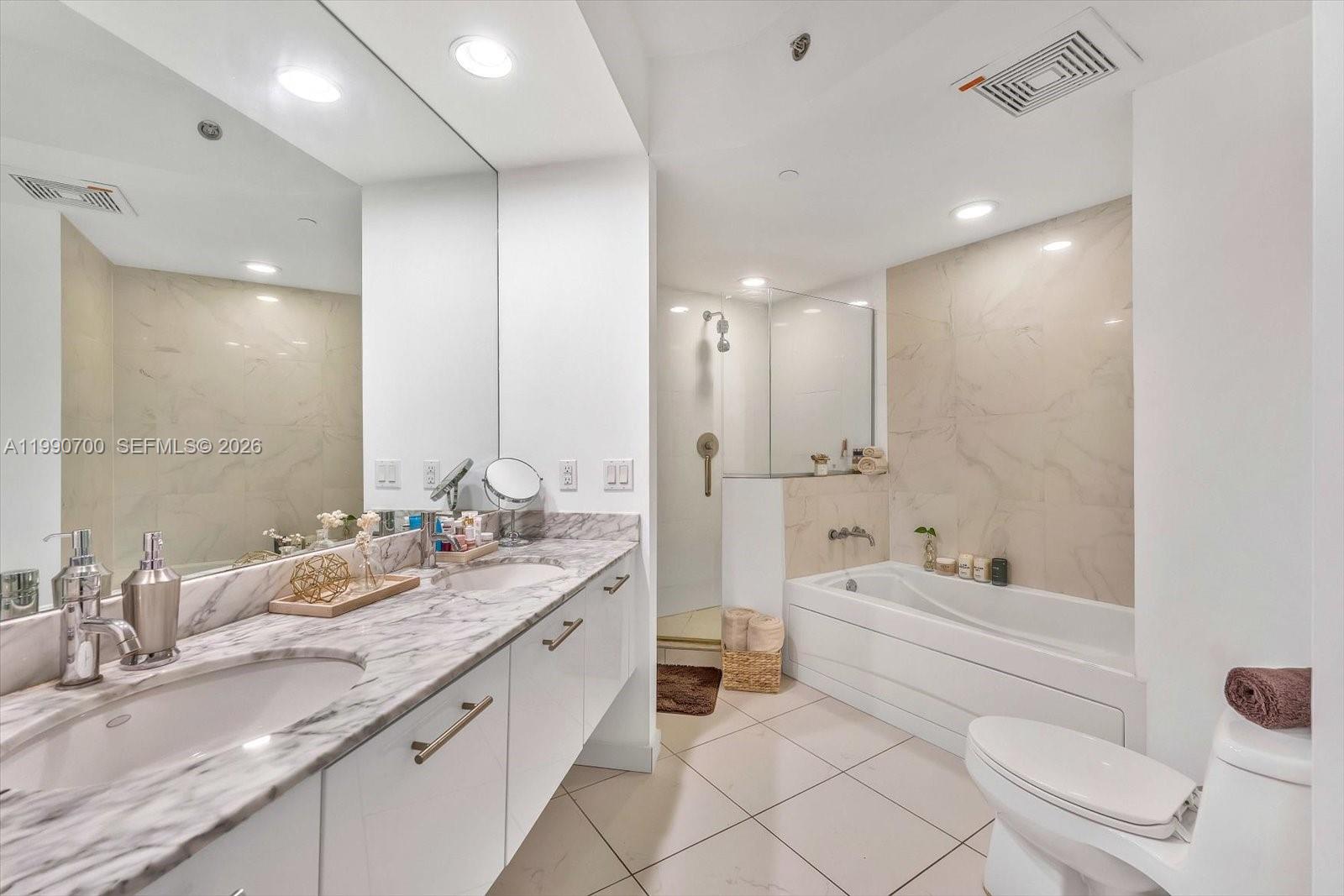 500 Brickell Ave #1810, Miami FL 33131