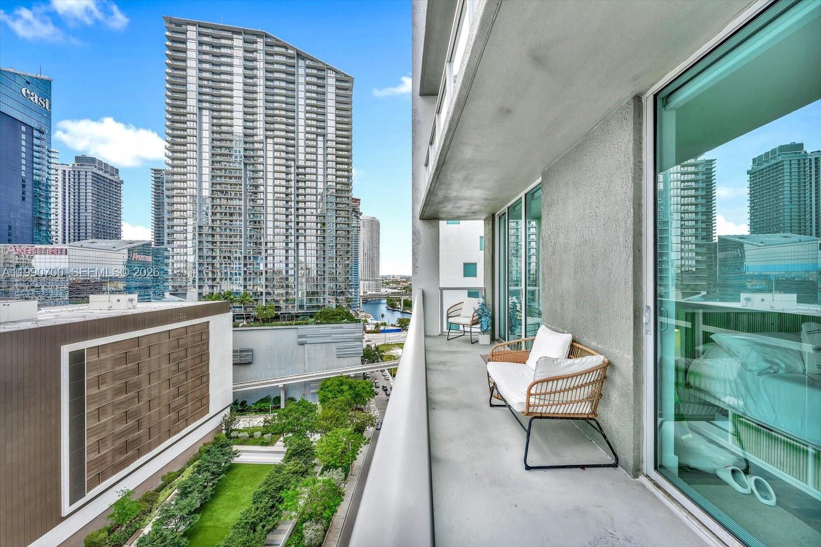 500 Brickell Ave #1810, Miami FL 33131