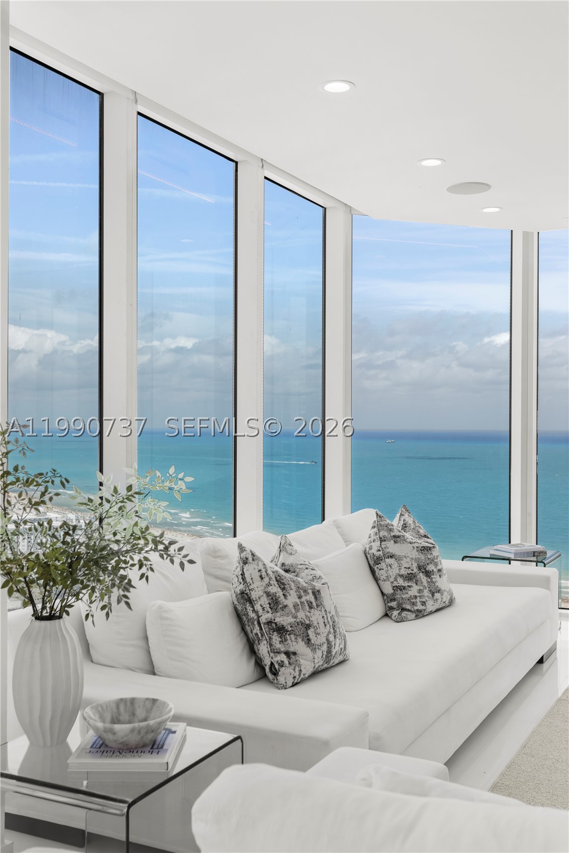 300 S Pointe Dr #3405, Miami Beach FL 33139
