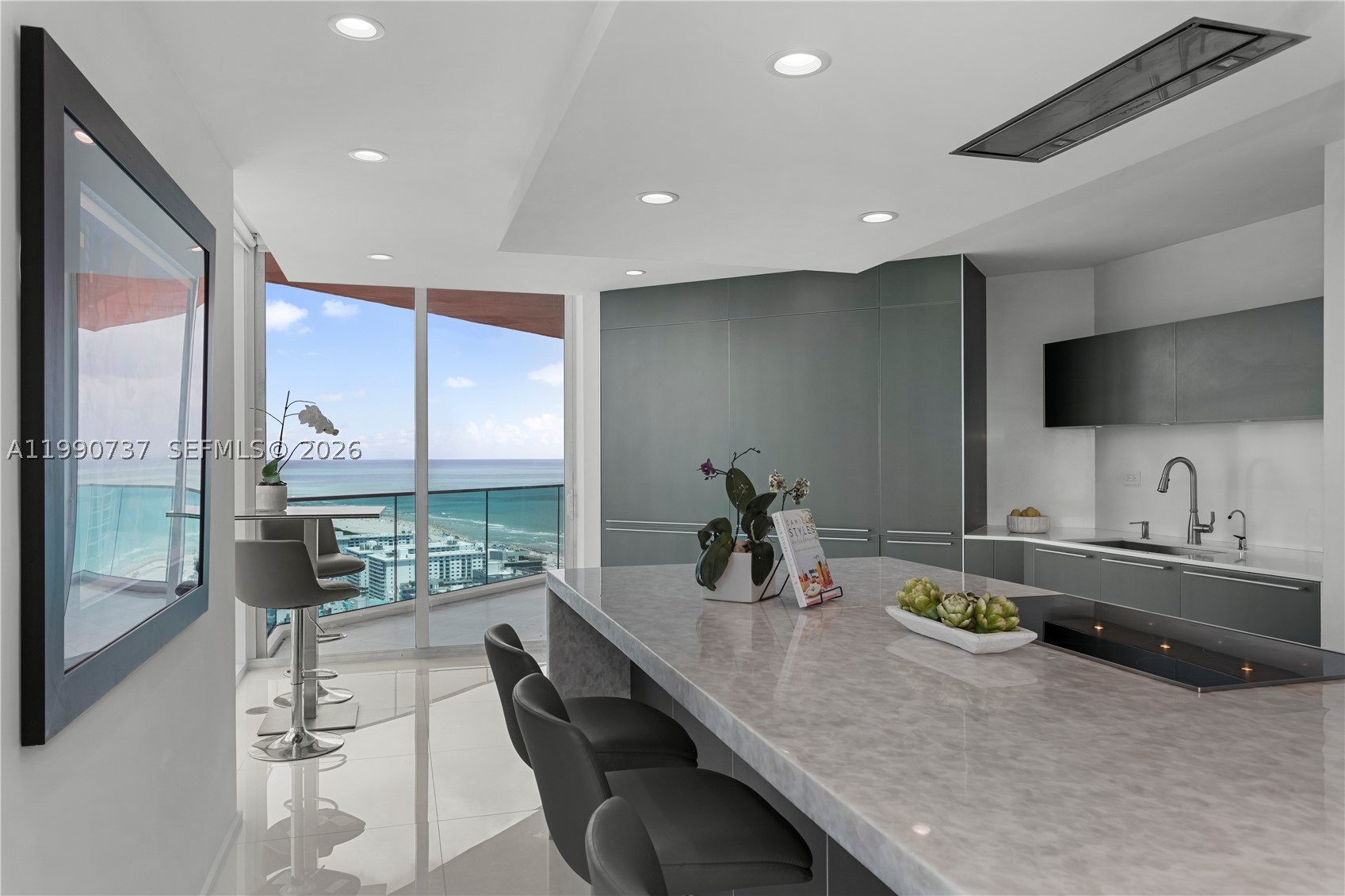 300 S Pointe Dr #3405, Miami Beach FL 33139