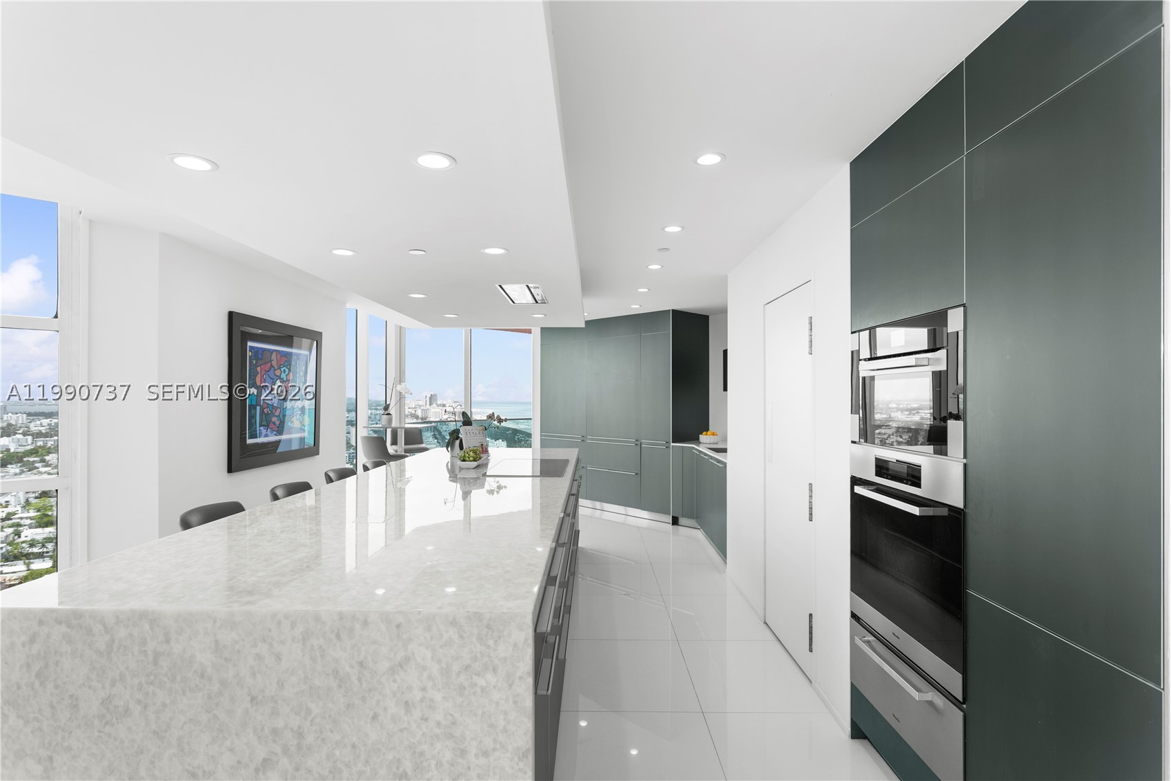 300 S Pointe Dr #3405, Miami Beach FL 33139