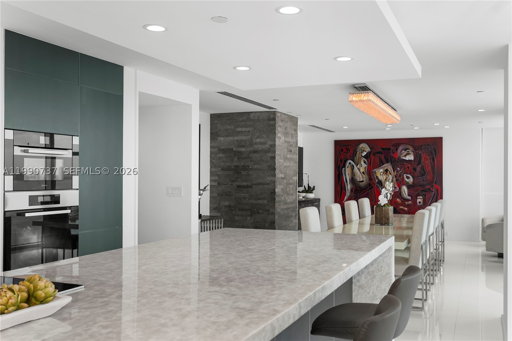 300 S Pointe Dr #3405, Miami Beach FL 33139