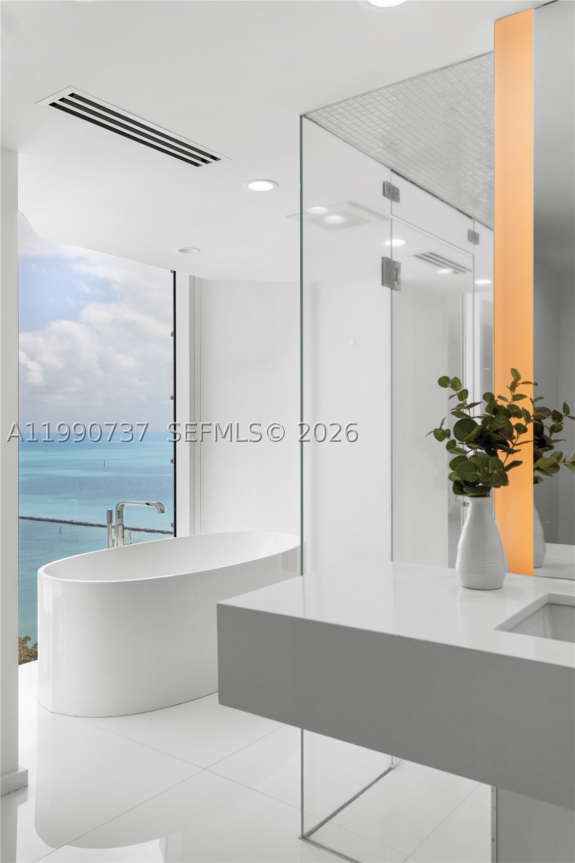 300 S Pointe Dr #3405, Miami Beach FL 33139