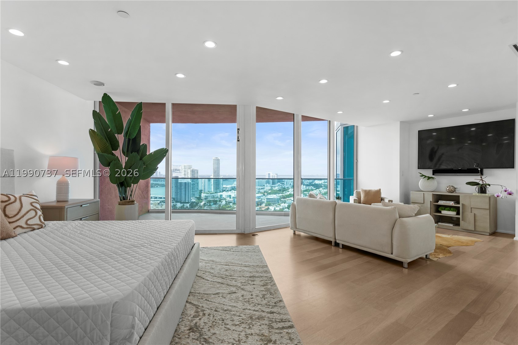 300 S Pointe Dr #3405, Miami Beach FL 33139