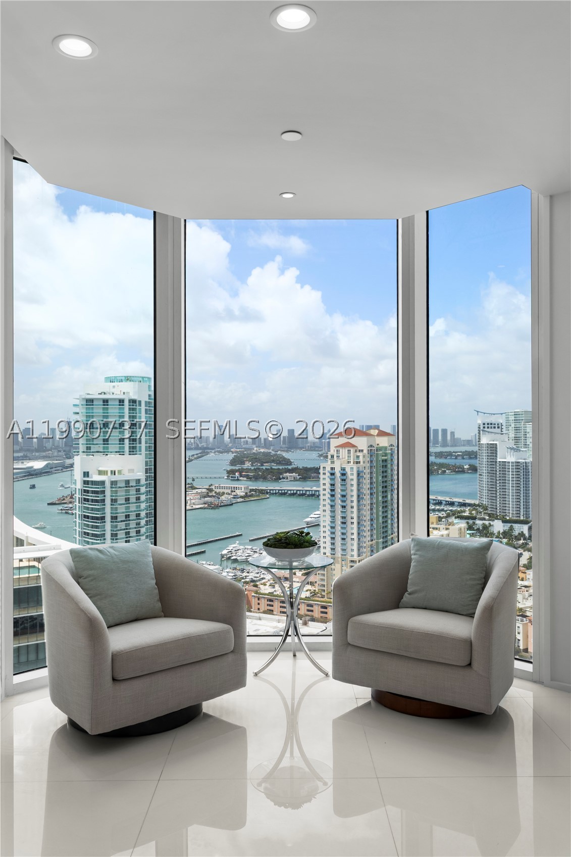 300 S Pointe Dr #3405, Miami Beach FL 33139