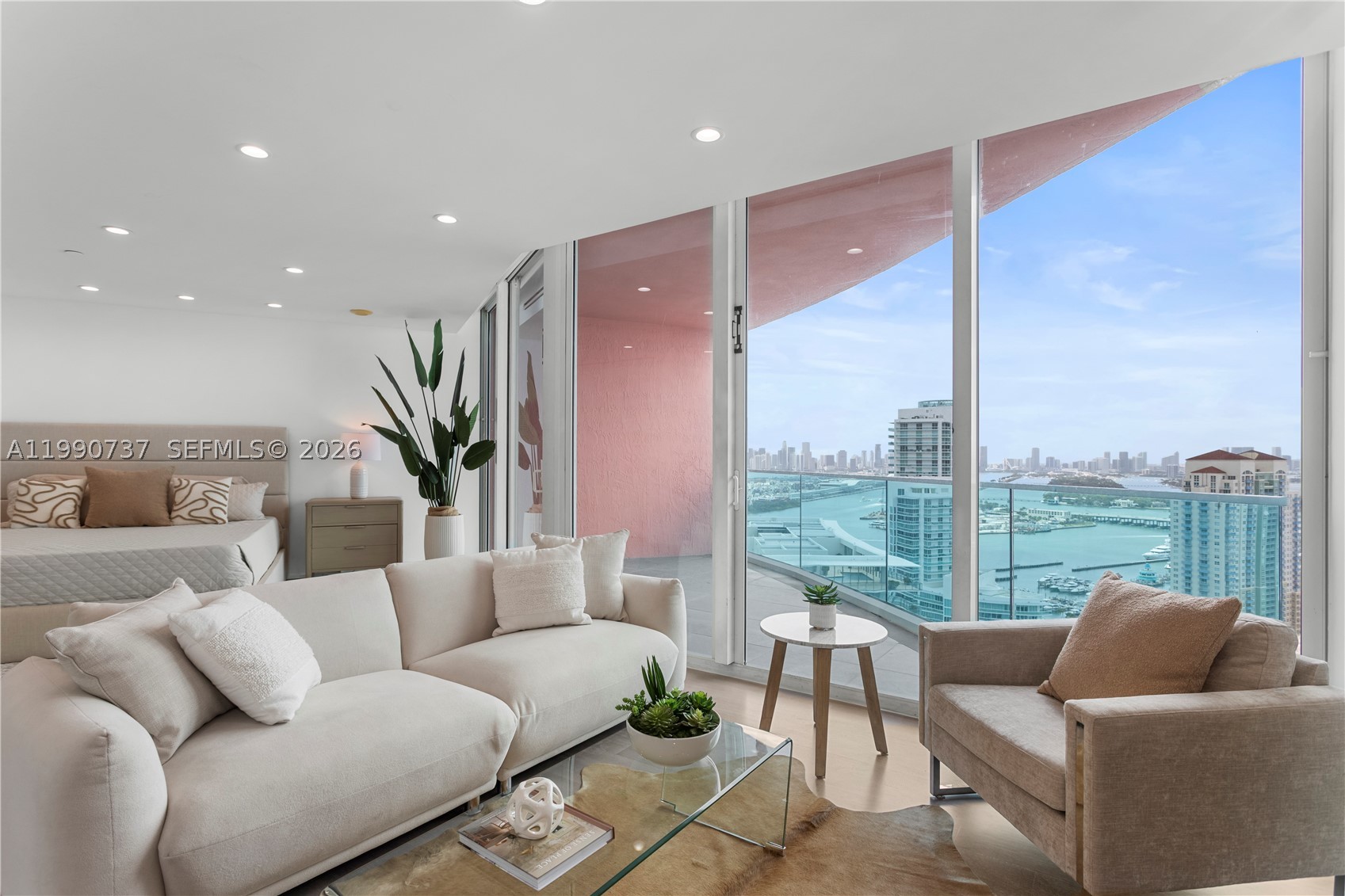 300 S Pointe Dr #3405, Miami Beach FL 33139