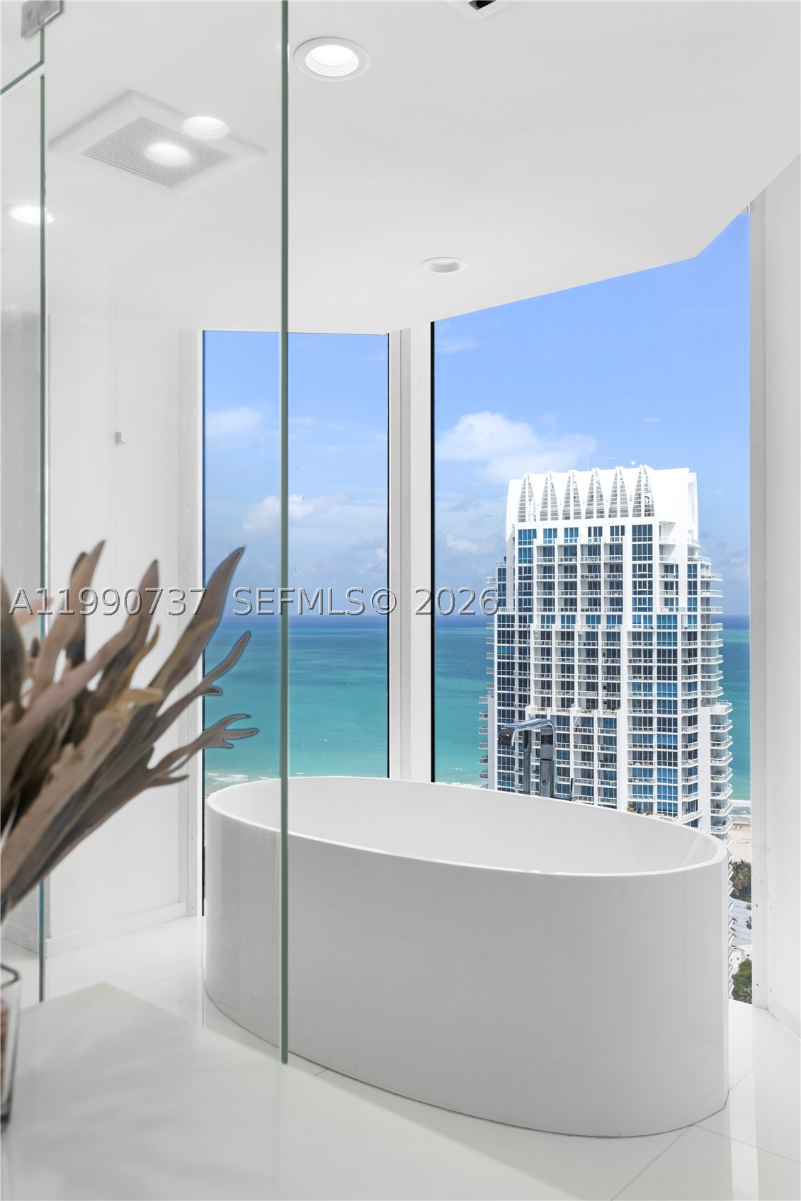 300 S Pointe Dr #3405, Miami Beach FL 33139